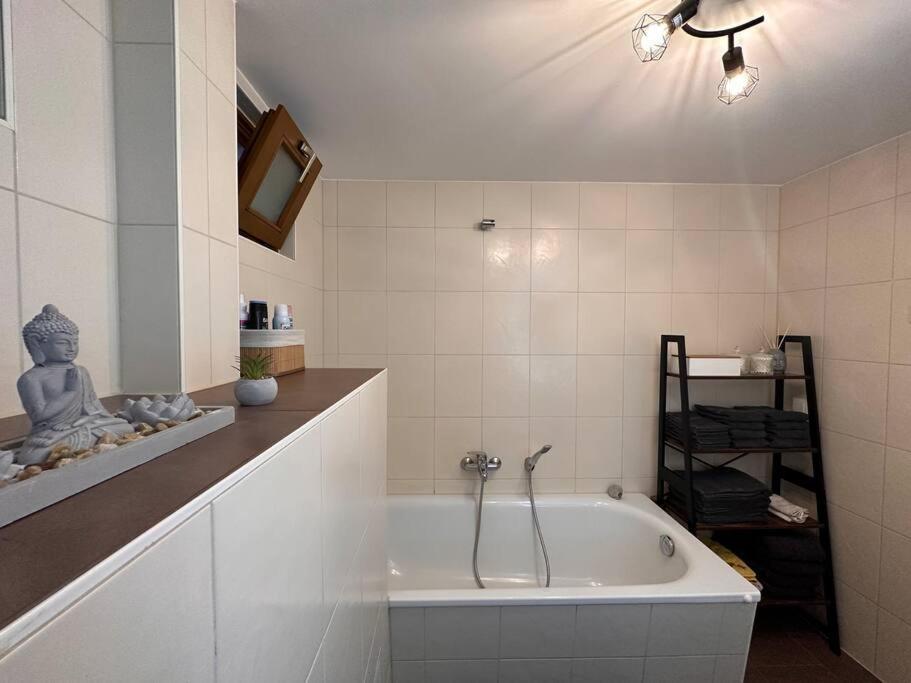 Neu* 4+1 Personen, Zentrumsnah,ebk, Stellplatz Apartament